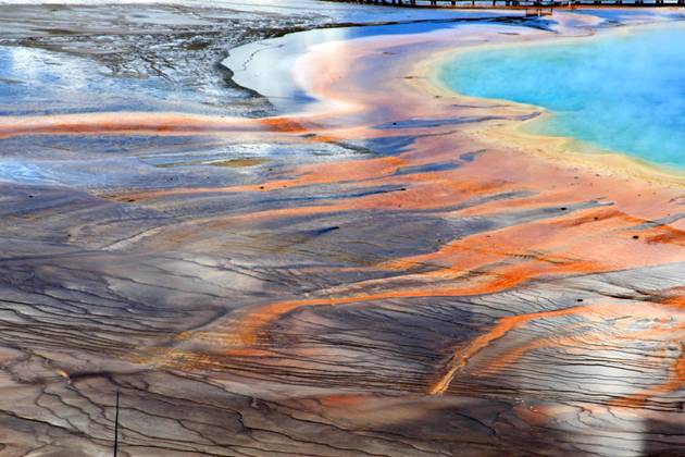 The colourful shore of the Grand Prismatic Spring