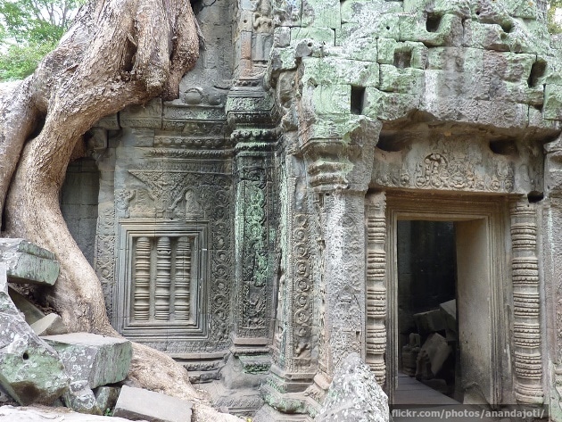Some more carvings around a doorway