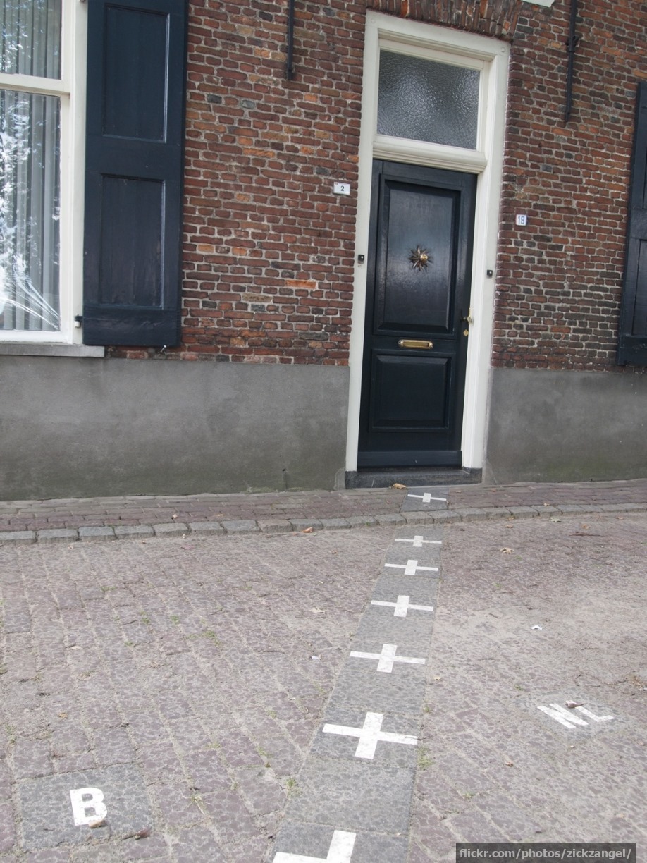 A house straddling the border between Belgium and the Netherlands
