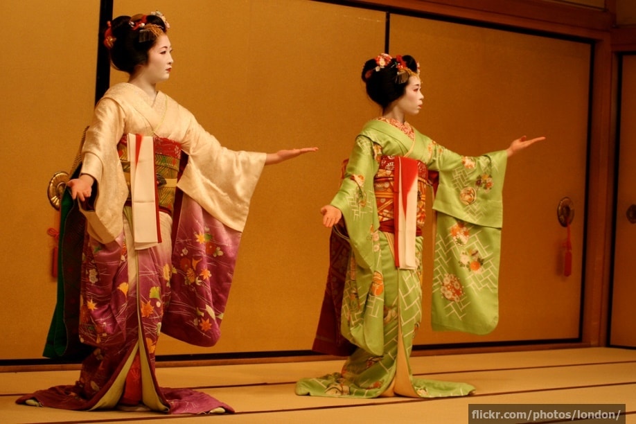 Dancing geisha