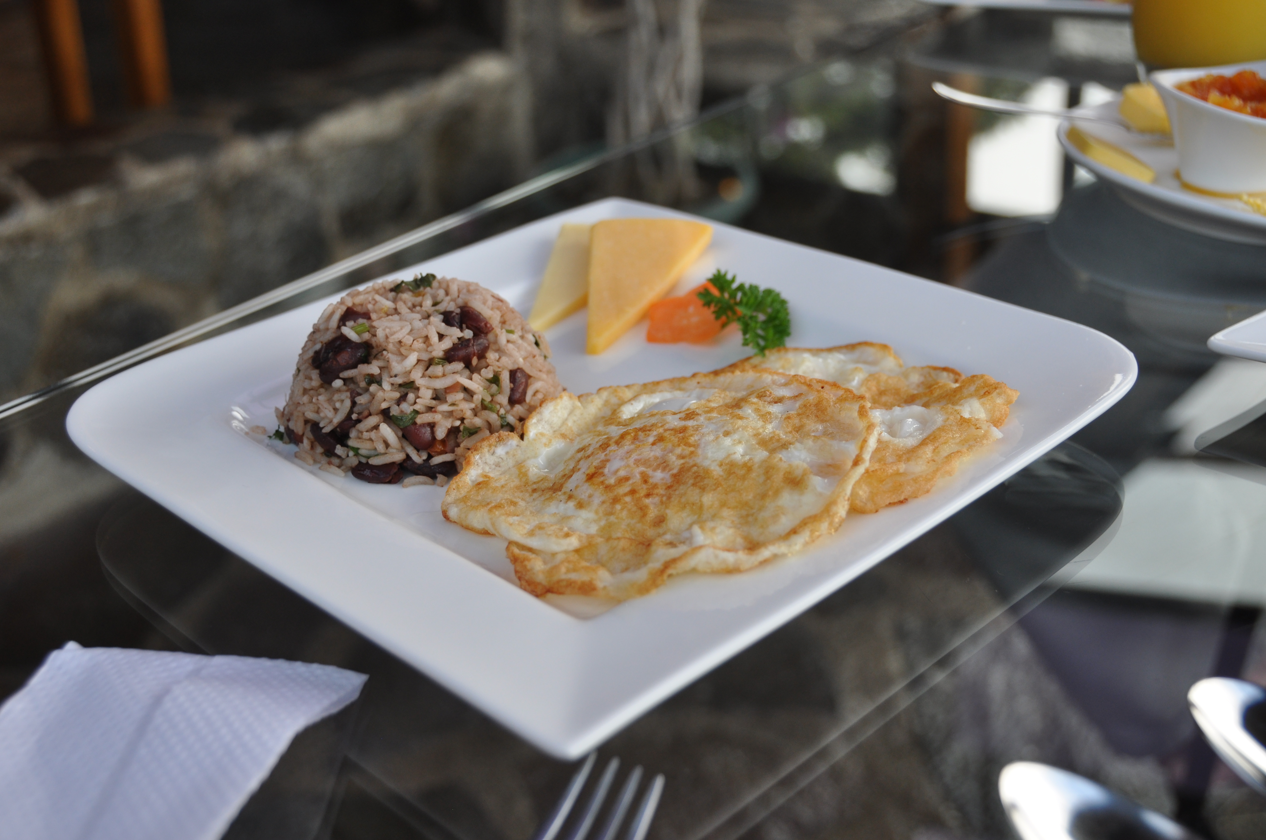 Gallo pinto with fried eggs