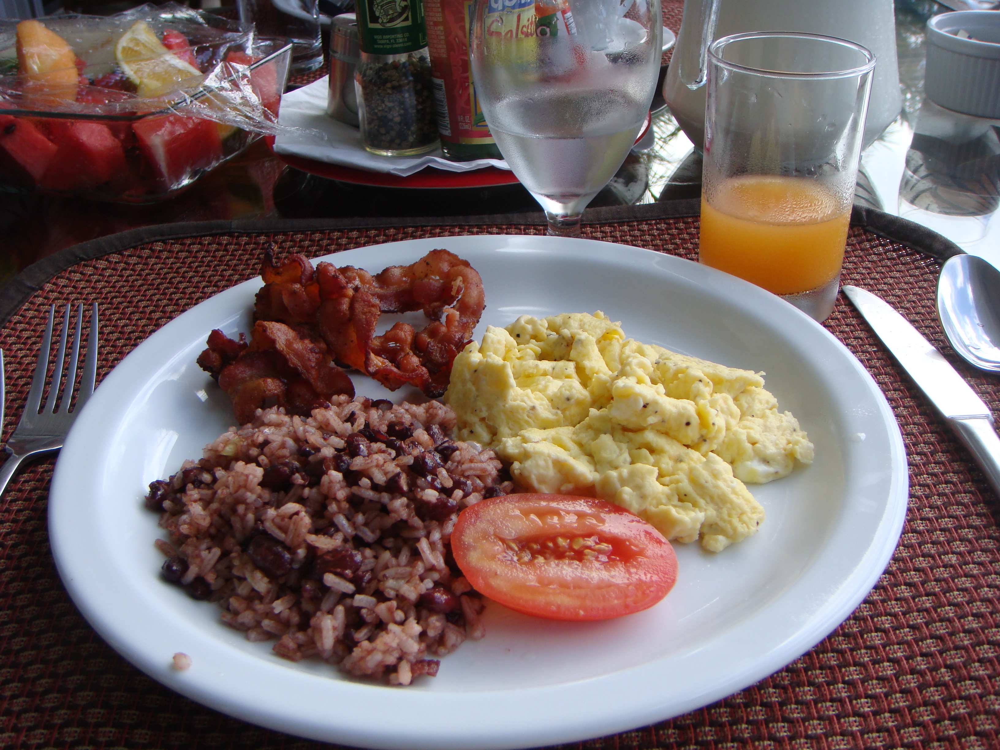 Gallo pinto with eggs and bacon