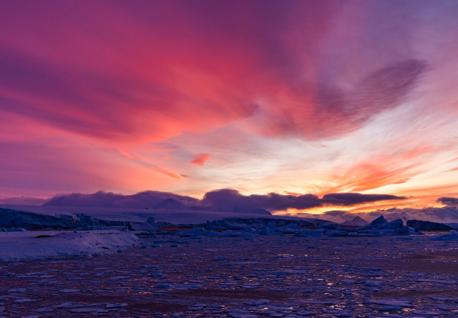 Brash ice sunrise (Large)