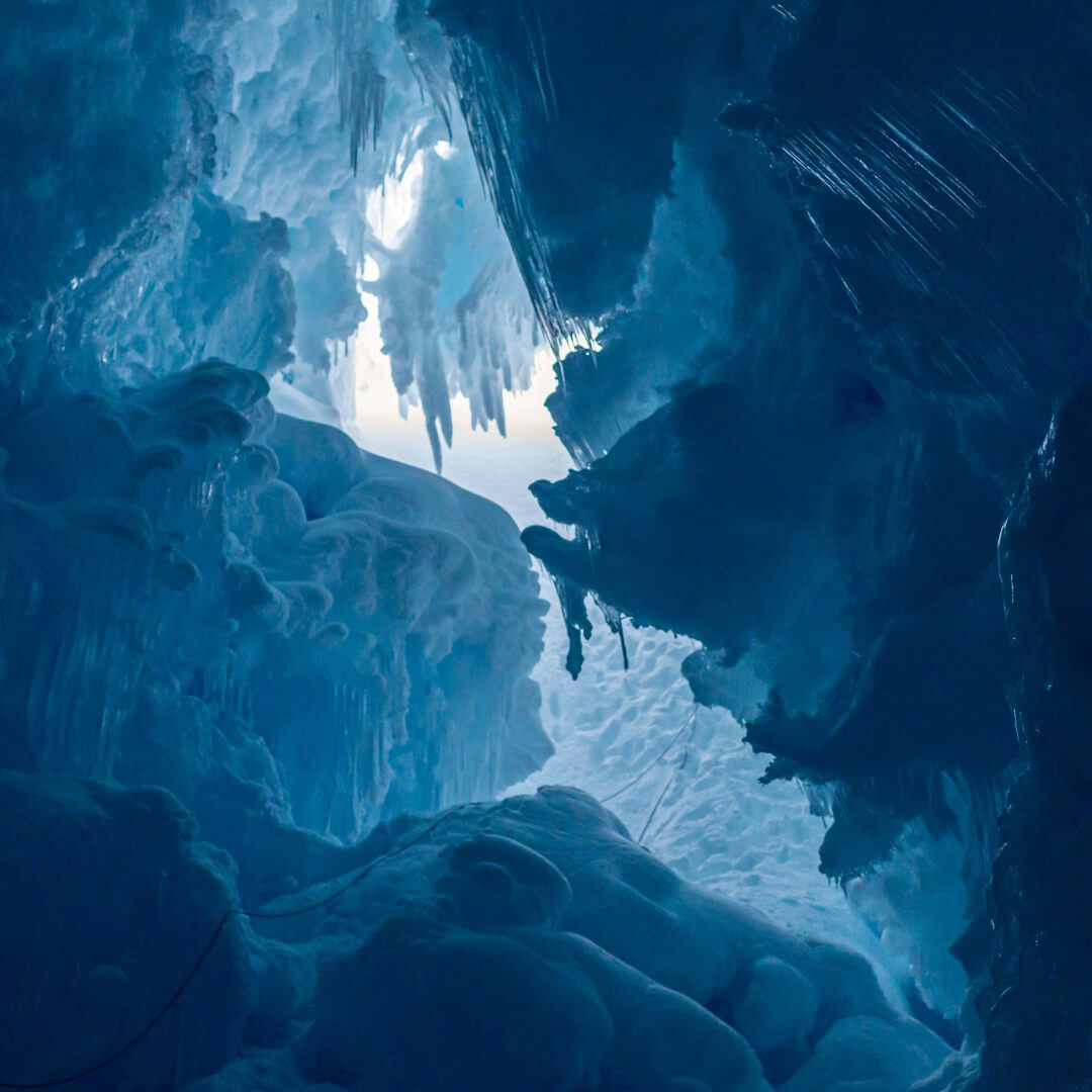 Inside the crevasse (Large)