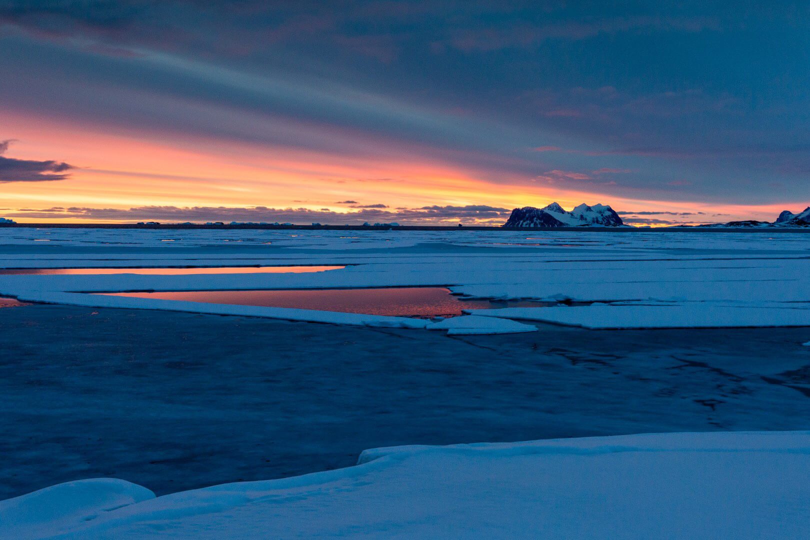 Sunset behind breaking ice (Large)