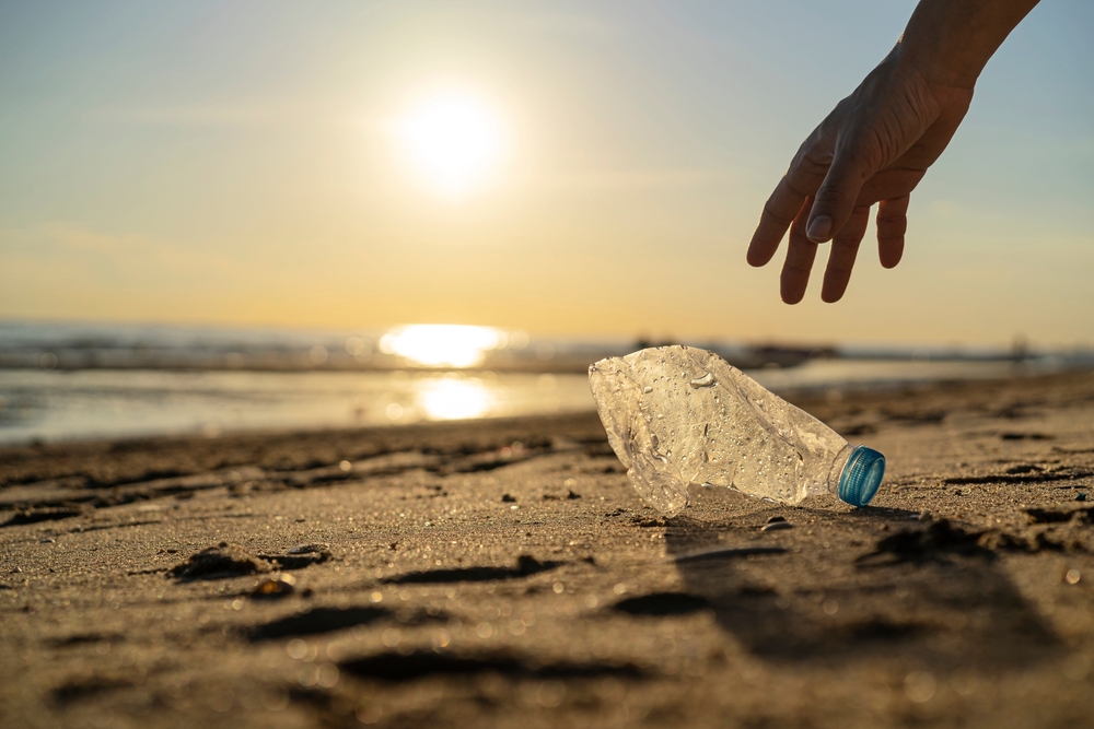 Small steps to sustainable travelling: 5 Reusable bottles